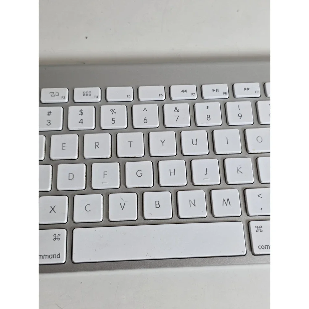 ORIGINAL GENUINE Apple A1314 Wireless Keyboard White Keys Aluminum Metal TESTED